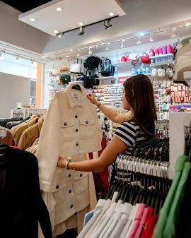 🧥 Una prenda, mil formas de destacarLos básicos que no fallan y eleva cualquier look…Sí, ese ti